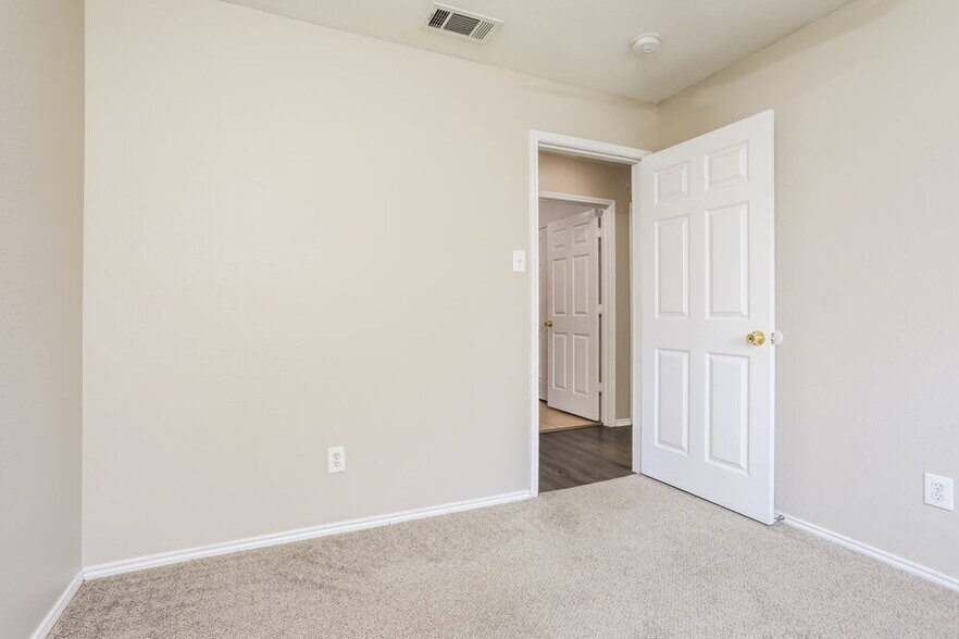 Building Photo - 1502 Killdee Ct