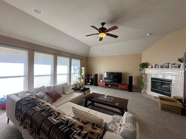 Building Photo - 5204 Lakeland Dr