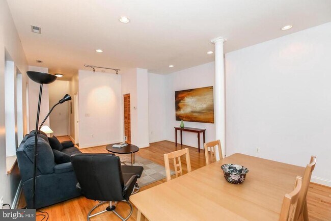 Building Photo - 1427 Chapin St NW