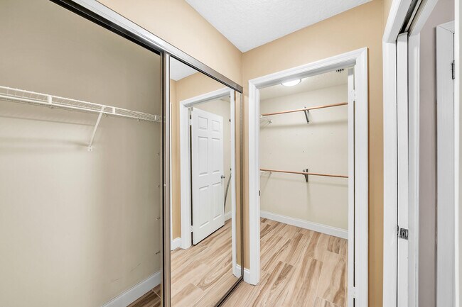 Building Photo - 827 Oak Harbour Dr