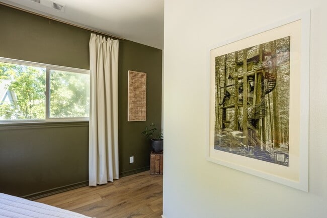 Building Photo - Ultra Unique Chico Tree House in The Avenues