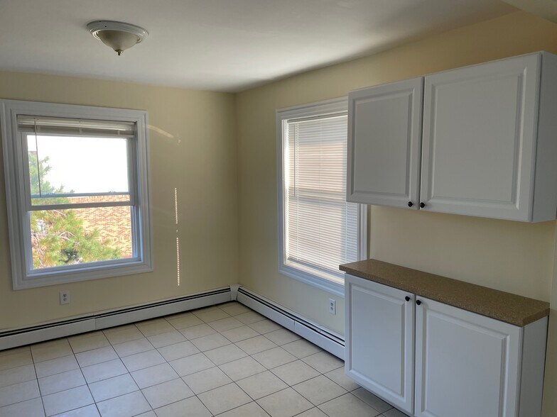 Building Photo - 279 Admiral St