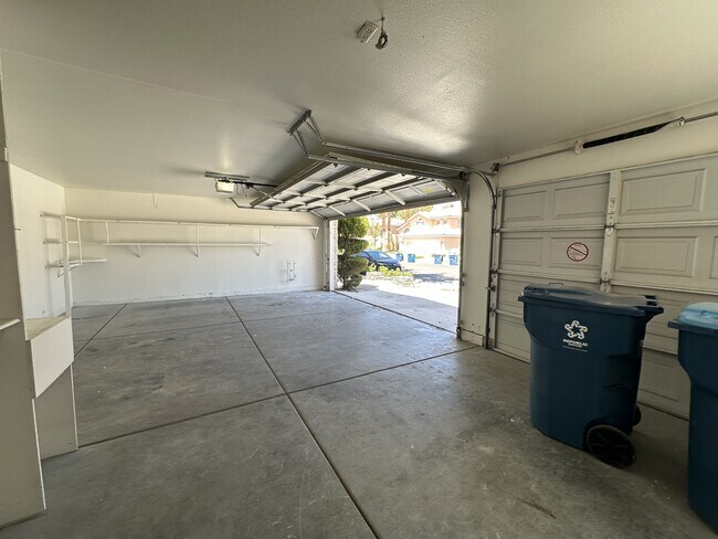 Building Photo - 8317 San Ramon Dr