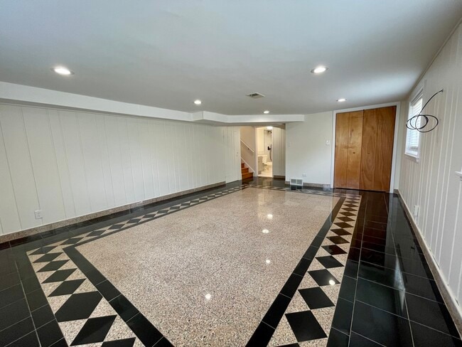 Building Photo - 7075 N Cicero Ave