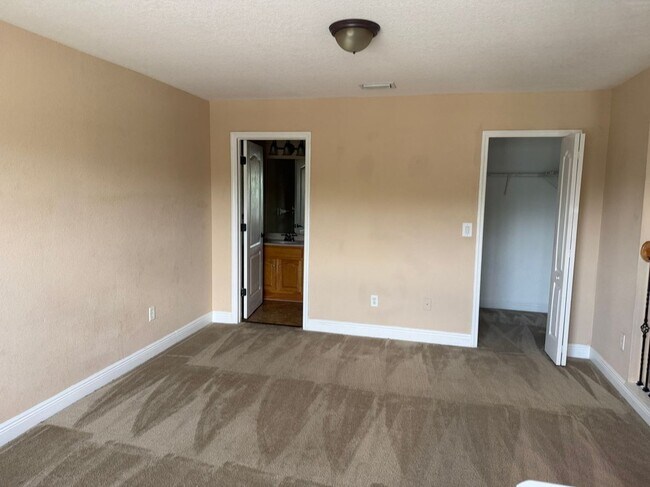 Building Photo - 3725 S Lake Orlando Pkwy