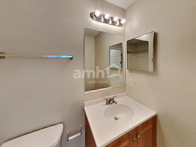 Building Photo - 17051 Lixberry Way