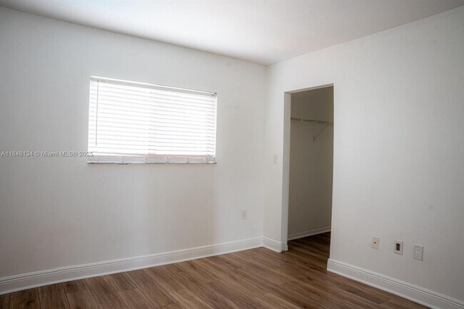 Building Photo - 16710 SW 140th Ave