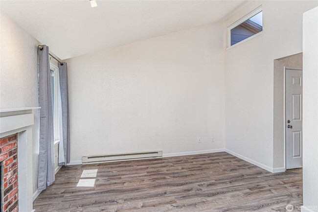 Building Photo - 1Bd/1Ba Kirkland Apartment