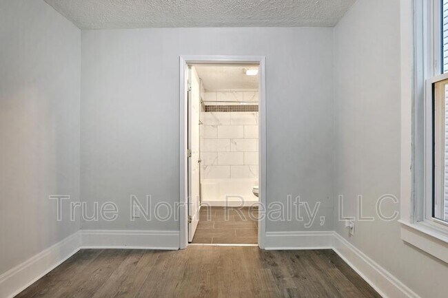 Building Photo - 628 E Whittier St