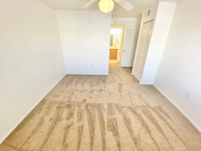 Building Photo - GORGEOUS 2 BEDROOM 2 BATH UPSTAIRS UNIT.