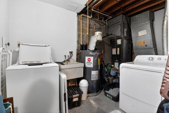 Building Photo - 816 Geranium St NW