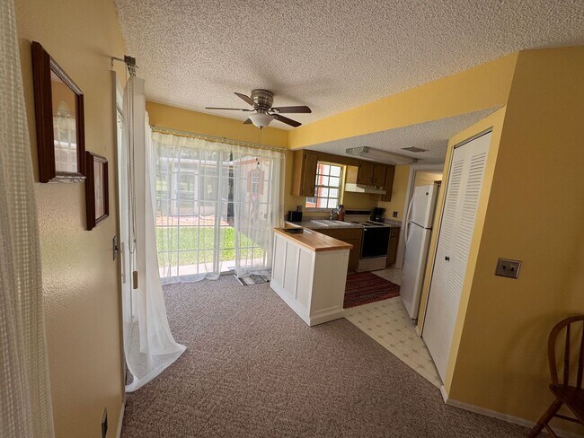 Building Photo - Charming 1-Bedroom in Derby Downs – Great ...