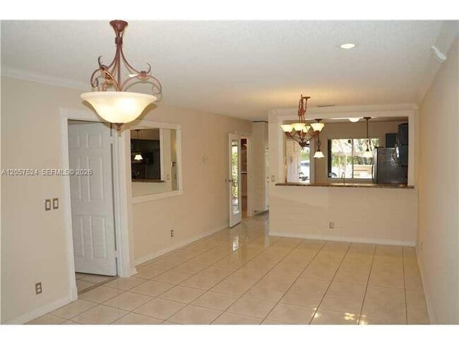 Building Photo - 459 Lakeview Dr