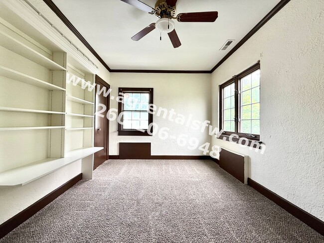 Building Photo - 2 Bedroom House
