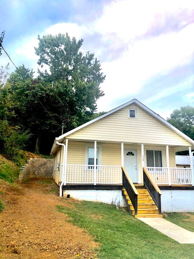 Building Photo - 1744 McGee St