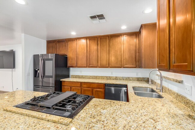 Building Photo - 1100 W 12th St