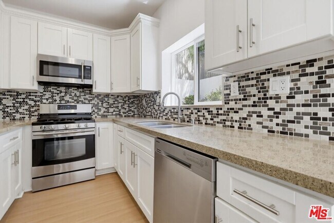 Building Photo - 3528 Mesquite Dr