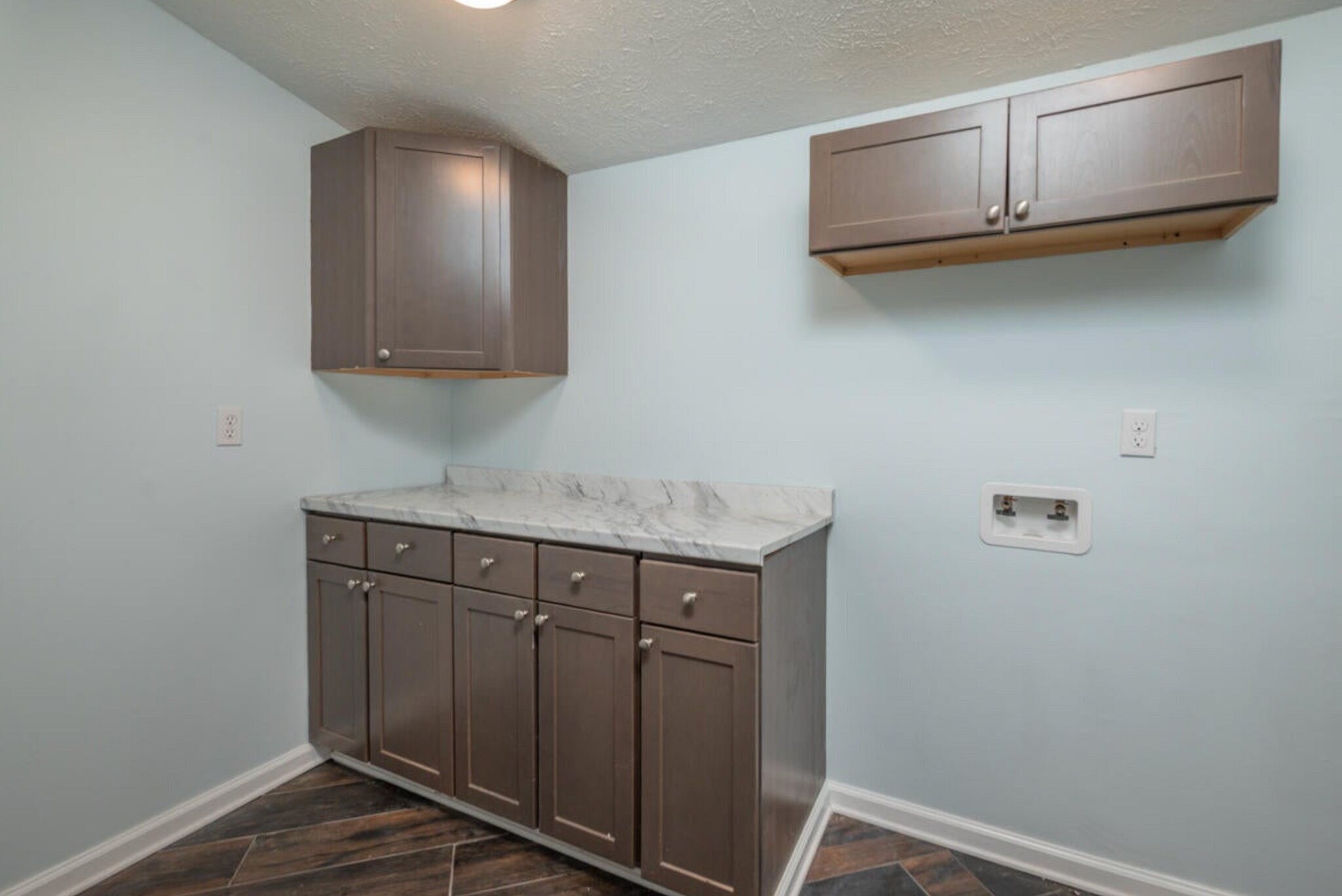 Building Photo - 715 Roundhouse Rd