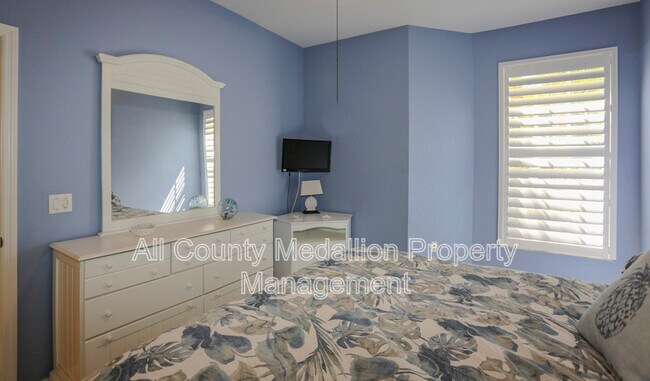 Building Photo - 2405 Harmony Ln