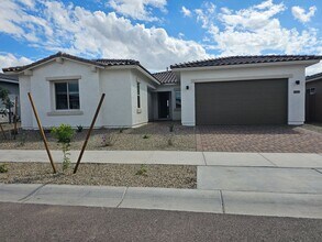 Building Photo - BEAUTIFUL NEW HOME 5 BEDROOMS 3 BATHS!