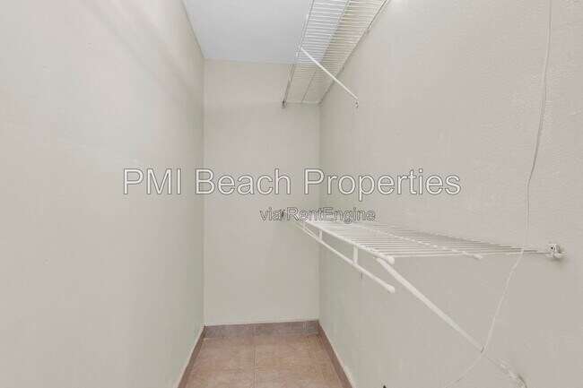 Building Photo - 350 NE 29th St