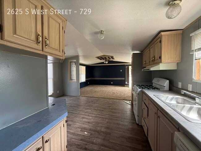 Building Photo - 2625 S West St