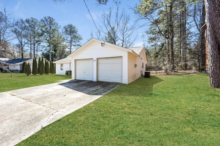 Building Photo - 266 Montego Cir