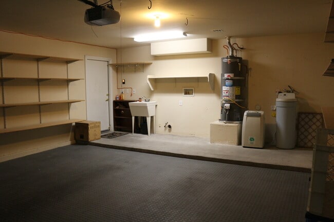 Building Photo - SHOWINGS AVAILABLE NOW