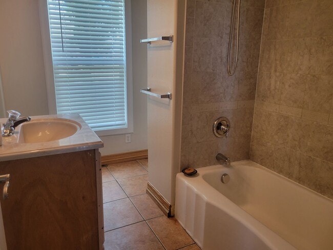 Building Photo - ALL PROSPECTIVE TENANTS MUST SUBMIT A $58 NON-REFUNDABLE APPLICATION FEE PER APPLICANT ONLINE AND...