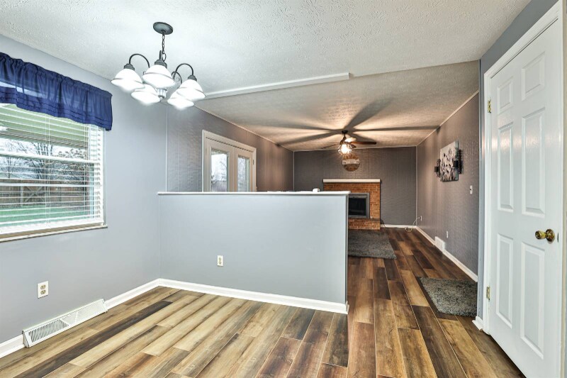 Building Photo - 4141 Forsythia Dr