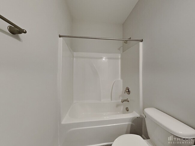 Building Photo - 320 Olde Pl