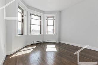 Building Photo - Avl 6/1- Renovated 2BR on Park Drive w/d in unit!