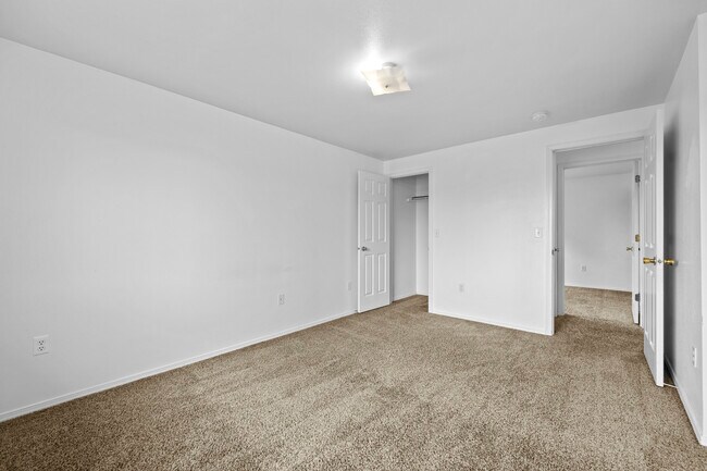 Building Photo - 905 E Ball Ct