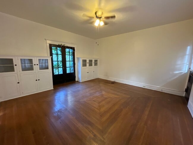 Building Photo - 2110 Walnut St