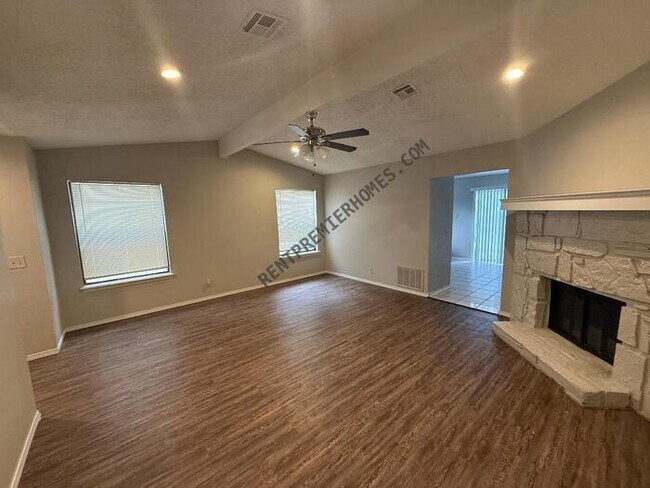 Building Photo - 1533 E 67th Pl