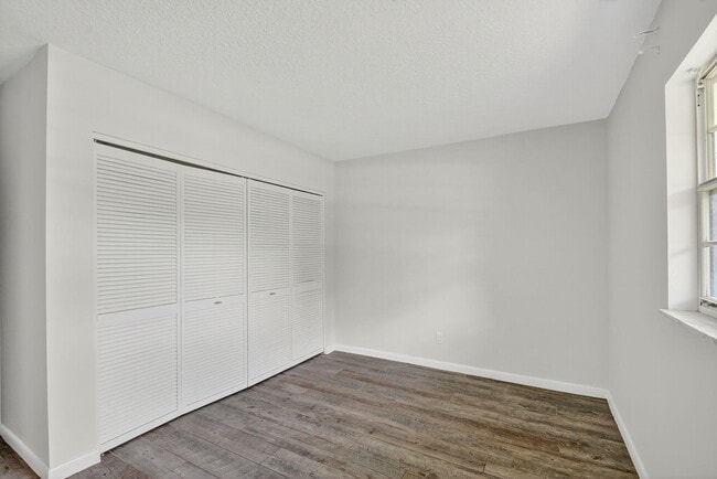 Building Photo - 3532 Coconut Rd