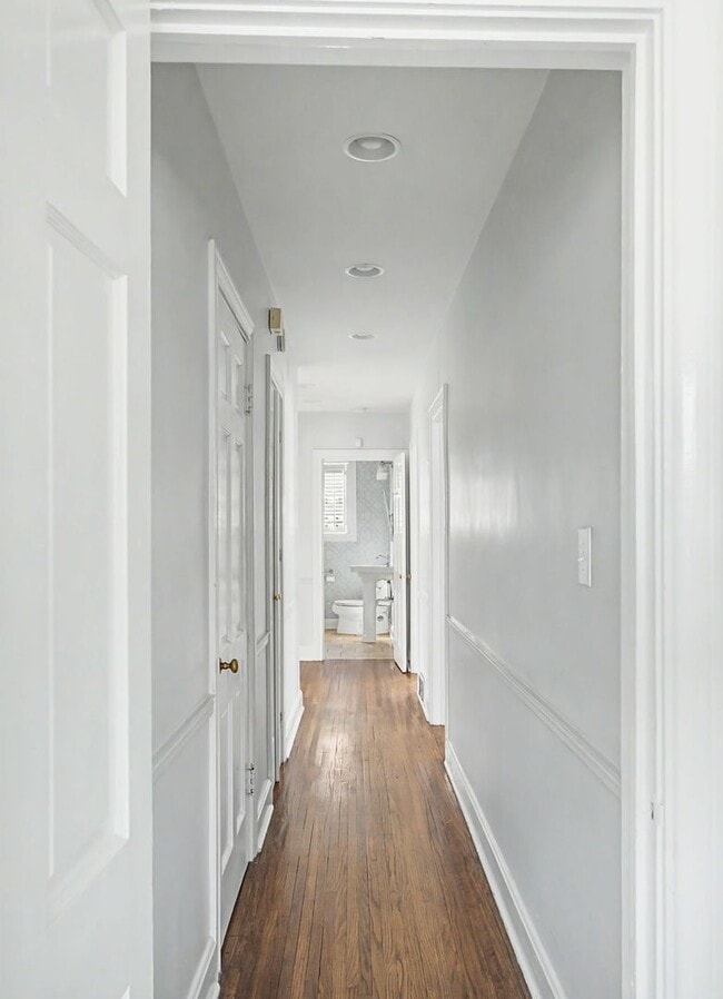 Building Photo - Beautiful 4BD/3.5BA home in the heart of Green Hills.