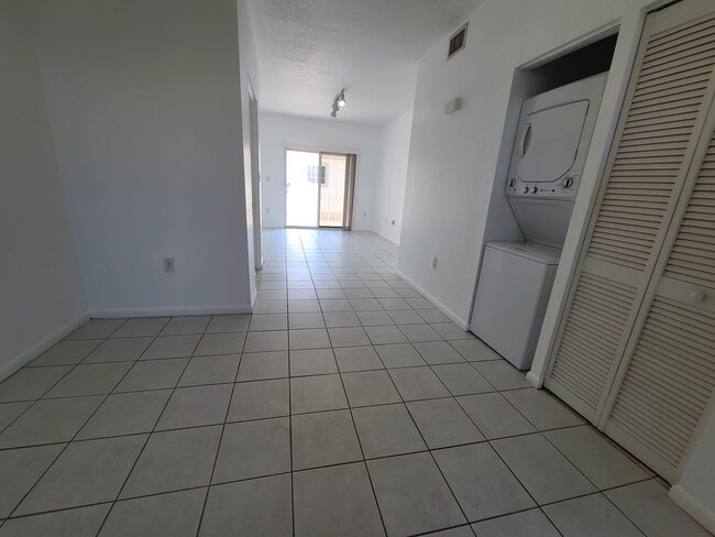 Building Photo - SPACIOUS 2/2 LOCATED IN THE HEART OF HOLLY...