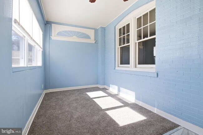 Building Photo - 320 Highland Ave
