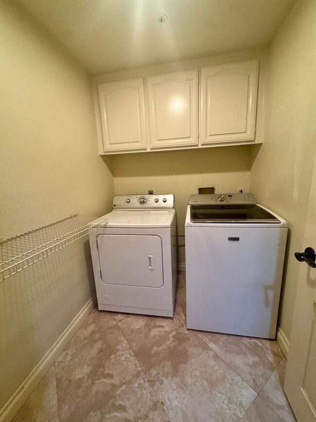 Building Photo - 3 Bedroom spacious home in Aliso Viejo (Ti...