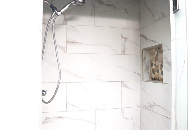 Building Photo - 606 Mildred Ave