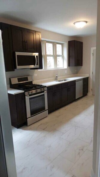 Building Photo - 8048 S Marshfield Ave