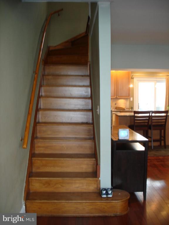 Building Photo - 160 Levering St