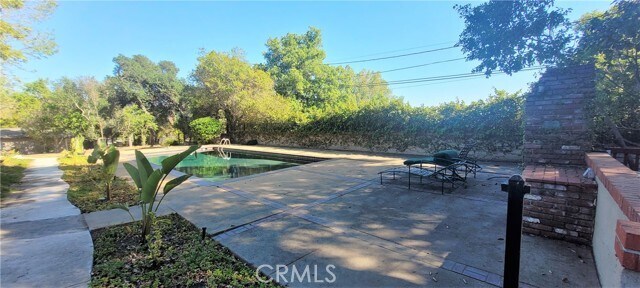 Building Photo - 1845 N Santa Anita Ave