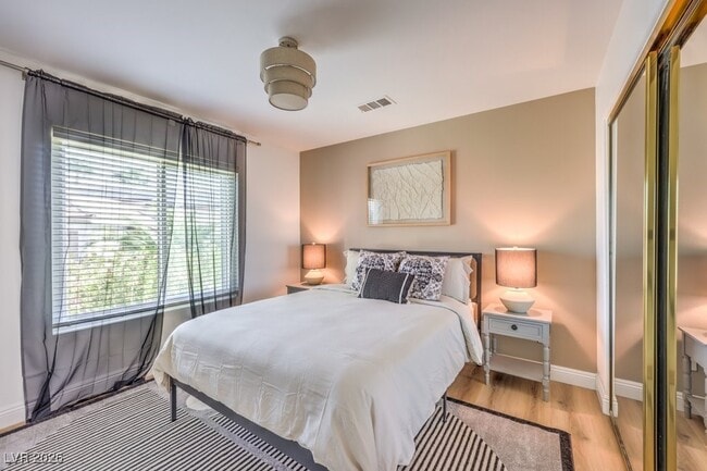 Building Photo - 249 Timber Hollow St