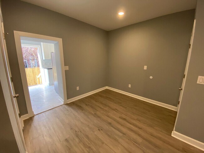 Building Photo - 5404 Delancey St