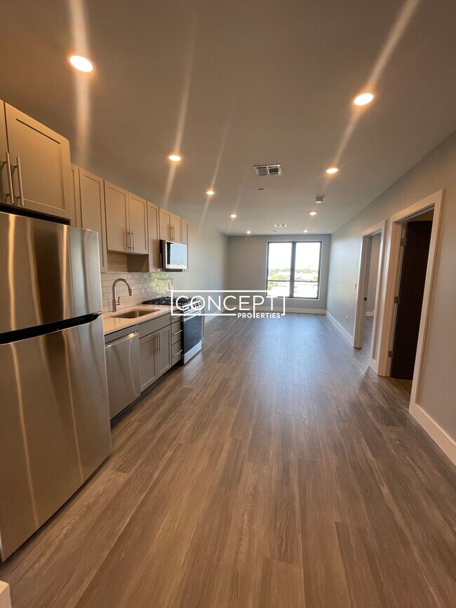 Primary Photo - 365 Western Ave