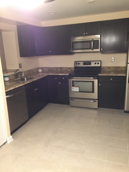 Building Photo - 15506 Norwegian Ct