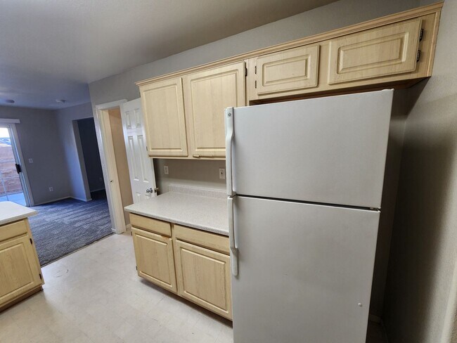 Building Photo - Beautiful townhouse in Silverado Ranch