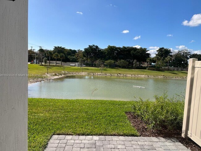 Building Photo - 2112 Appleton Cir S